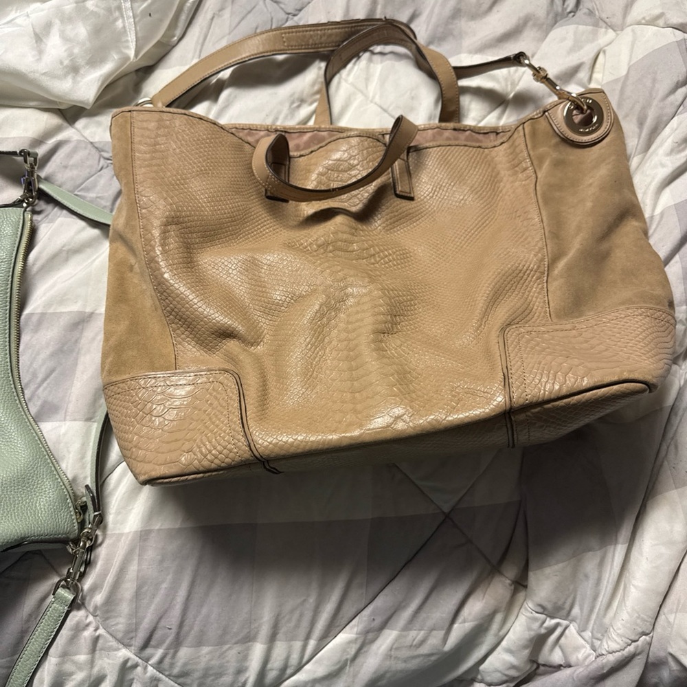 Elegant Tan Leather Tote Bag